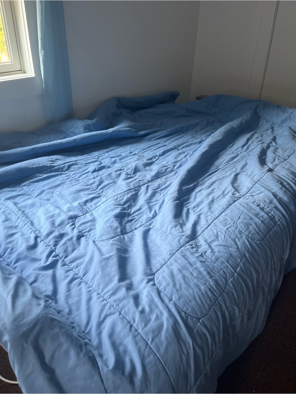 Blue and White Reversible Comforter - Lightweight Home Bedding